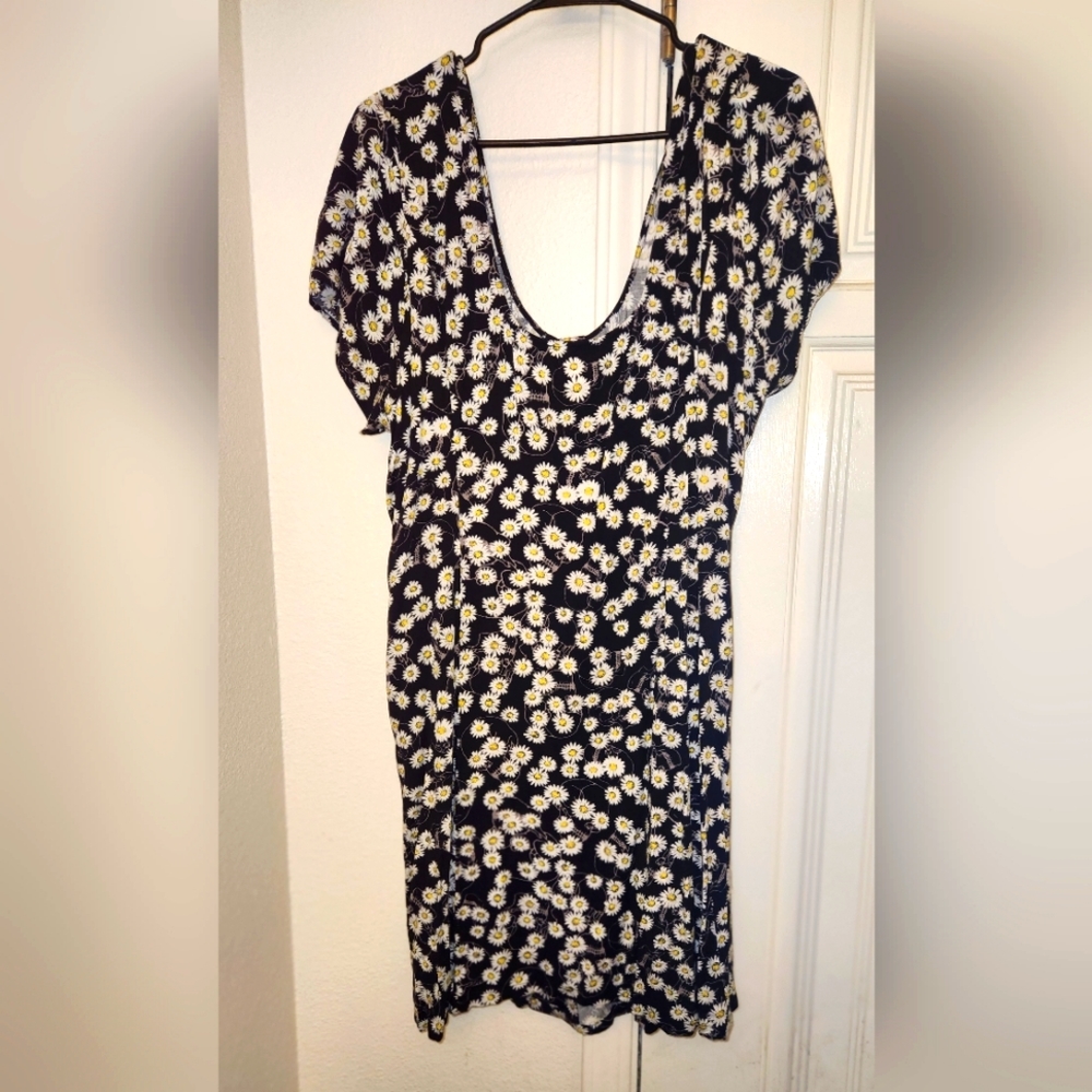 Skull & Daisies dress with pockets!